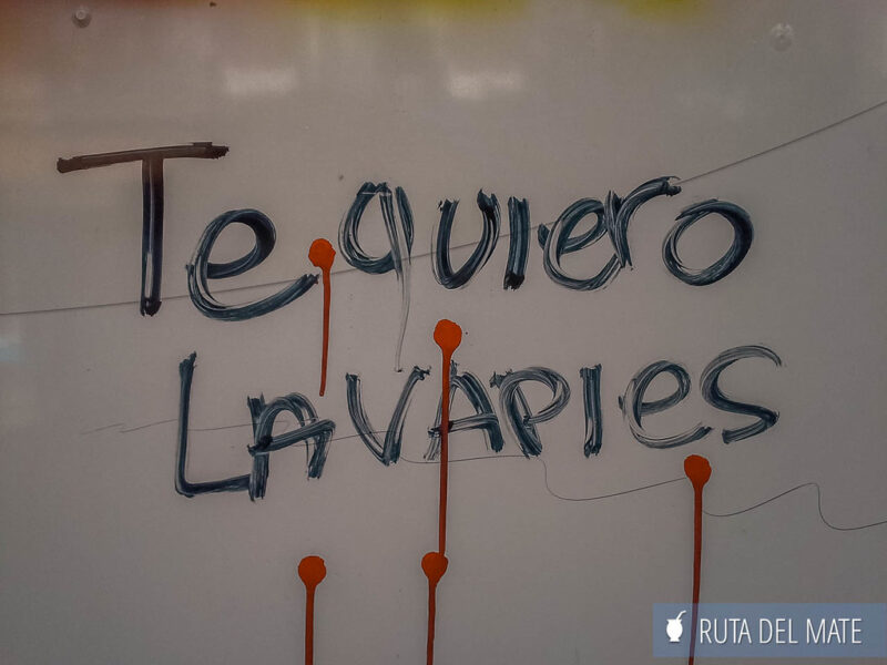 Graffiti saying Te Quiero Lavapiés on the wall