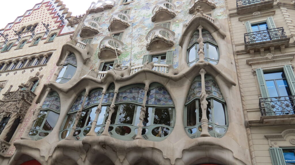 Fachada de la Pedrera, construida por Antonio Gaudi