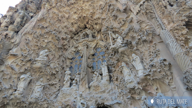Todos los detalles exteriores de la fachada de la Sagrada Familia