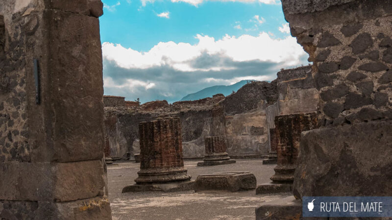 Interior de lo que era la Basilica de las ruinas de Pompeya
