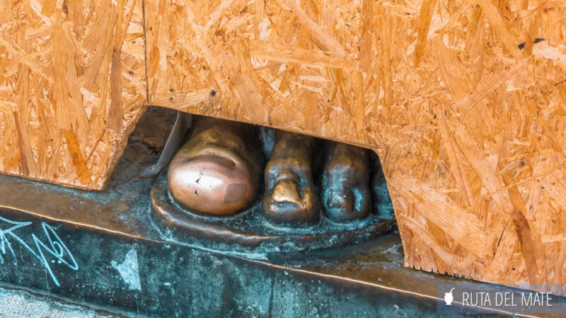 Estatua de Gregorio de Nin en Split y su pie