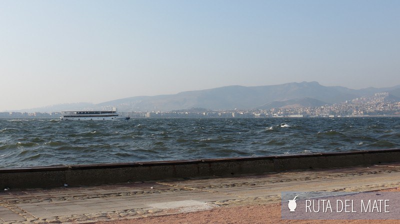 El paseo marítimo de Esmirna junto al mar Mediterraneo