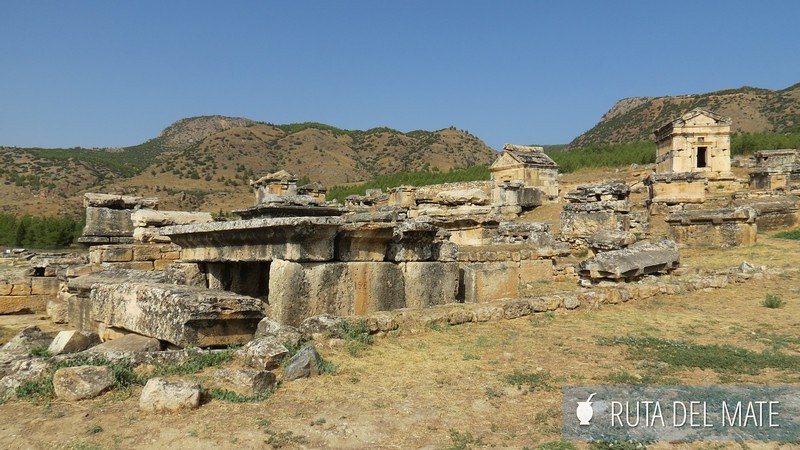 Parte de las ruinas de Hierapolis en Pamukkale