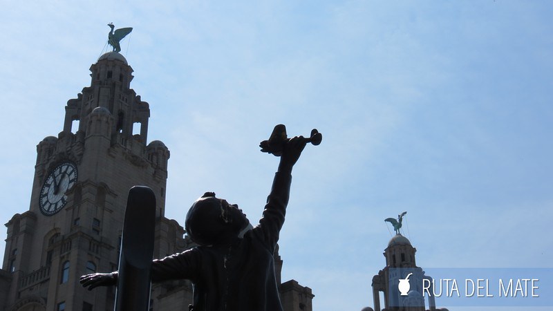 Monuments dedicated to the bombing of Liverpool during World War II