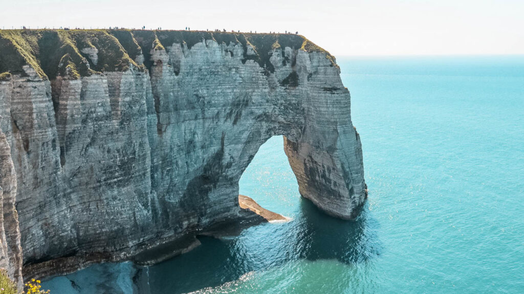 Los acantilados de Etretat en la costa de Normandía
