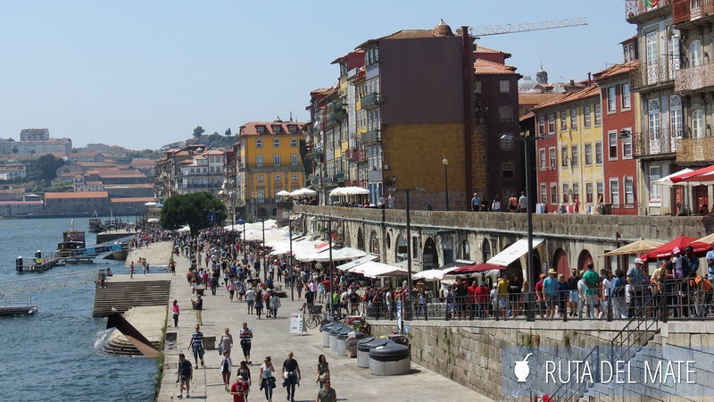 The northern bank of the Douro River with its colourful buildings and the terraces of the restaurants in Porto.