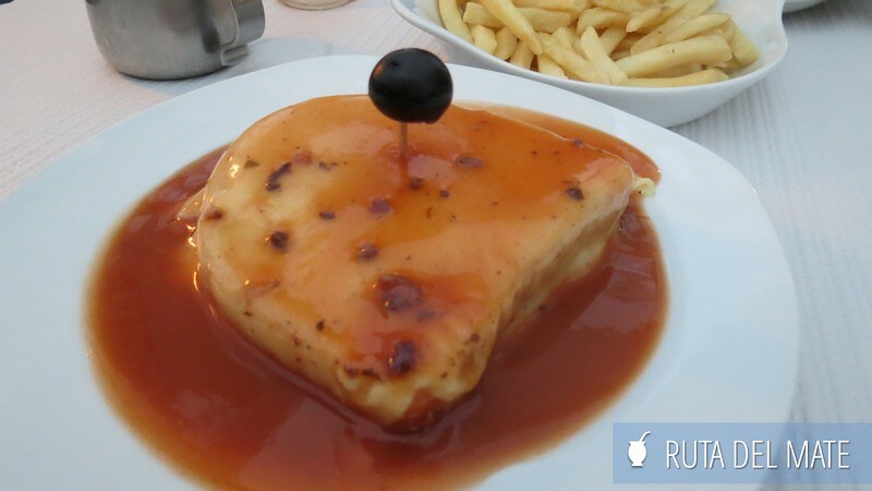 The francesinha, one of the typical dishes of Oporto