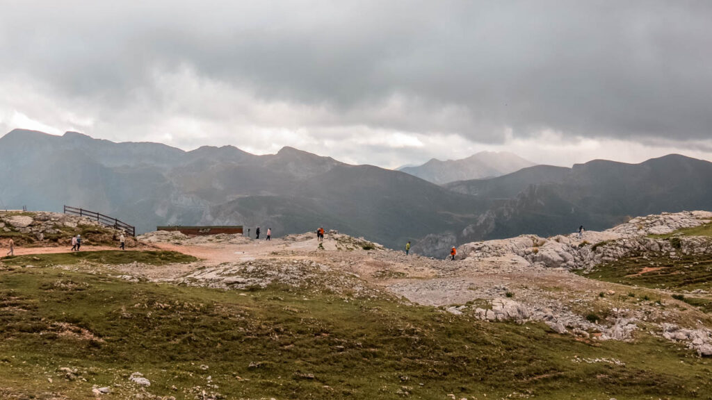 Panorámica de los Picos de Europa desde lo más alto del teleférico de Fuente De