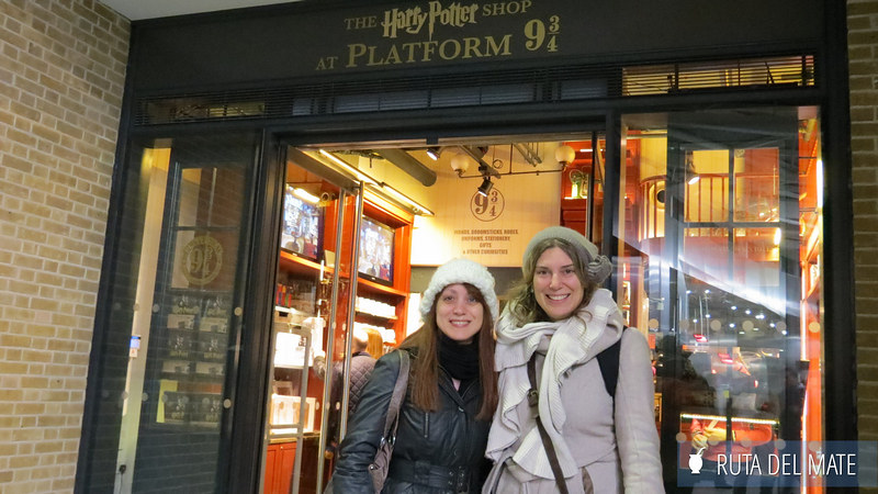 Flower with a friend at the 9 3/4 platform from the Harry Potter movie in London