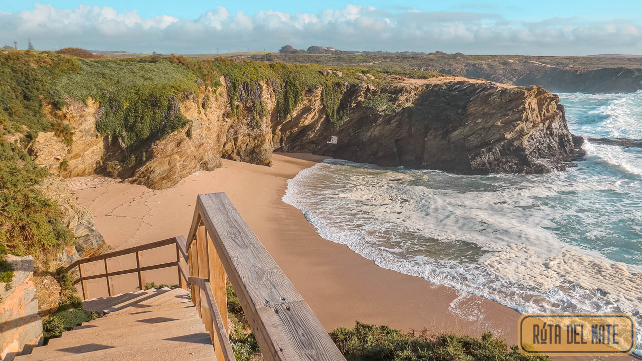 La praia dos Buizinhos de Porto Covo sacada desde el mirador del pueblo