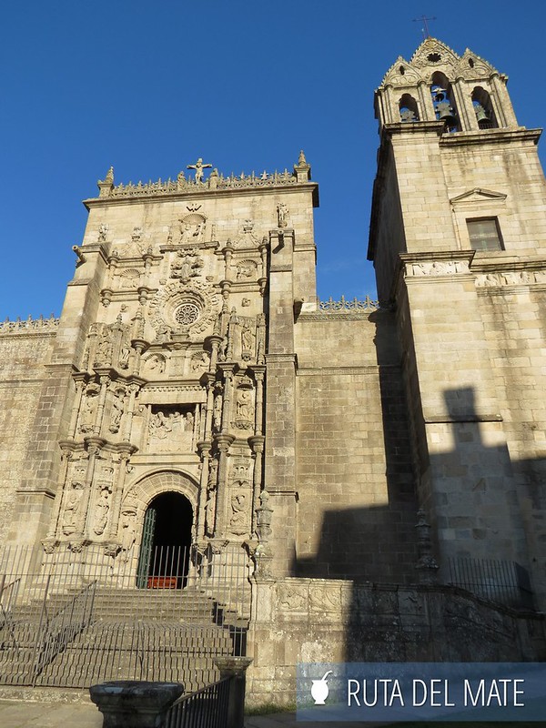 Fachada exterior de la Basílica de Santa María en Pontevedra