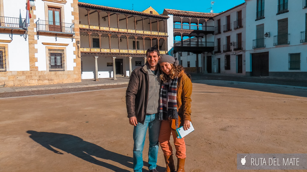 Juan y Flor in the Plaza Mayor of Tembleque