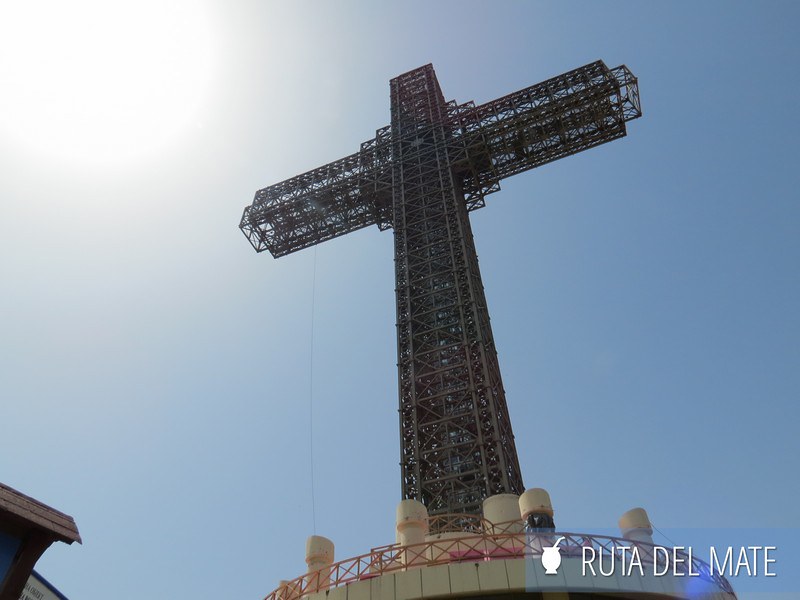 Cruz del Milenio, en la parte más alta del monte Vodno en Skopje