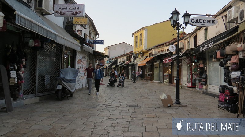 Las calles de la parte vieja de Skopje cercana al bazar