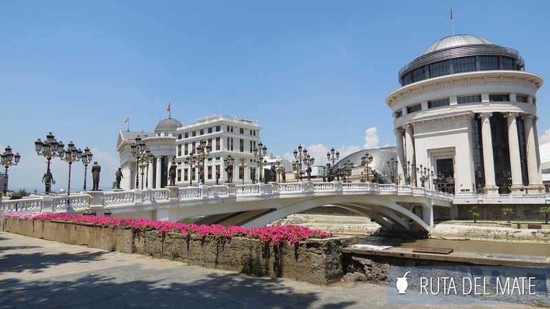 Los nuevos edificios construidos en Skopje a partir del plan de renovación de la ciudad