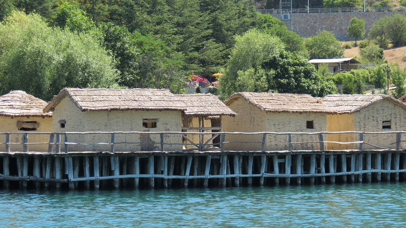 Museo sobre el Agua en la Bahía de los Huesos en el lago Ohrid