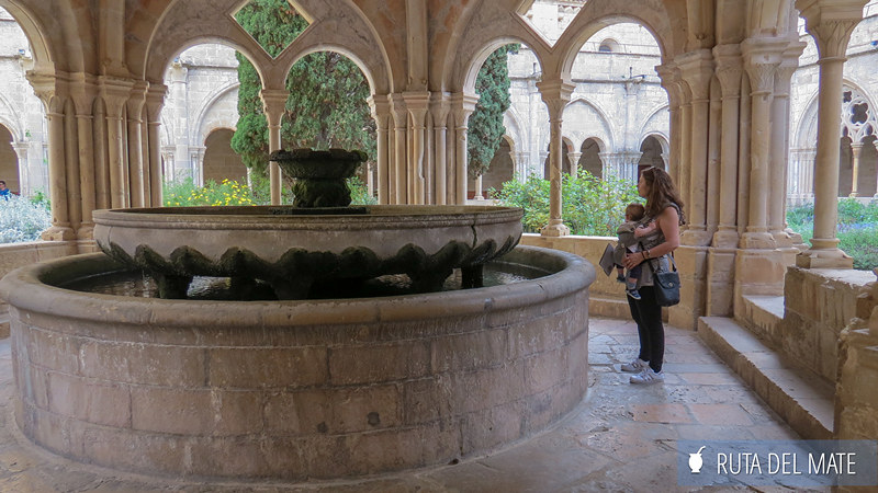 Flor with Benja in the central courtyard of the Poblet Monastery