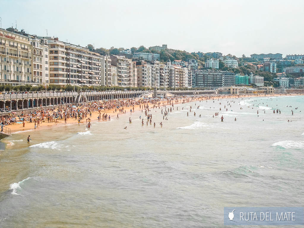 Playa de la Concha, la principal atracción que ver en San Sebastián/Donostia