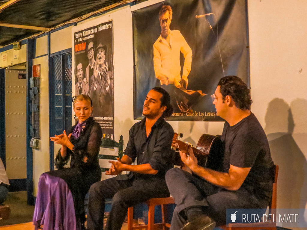 Flamenco show in the Triana neighbourhood, one of the best places to sleep in Seville.