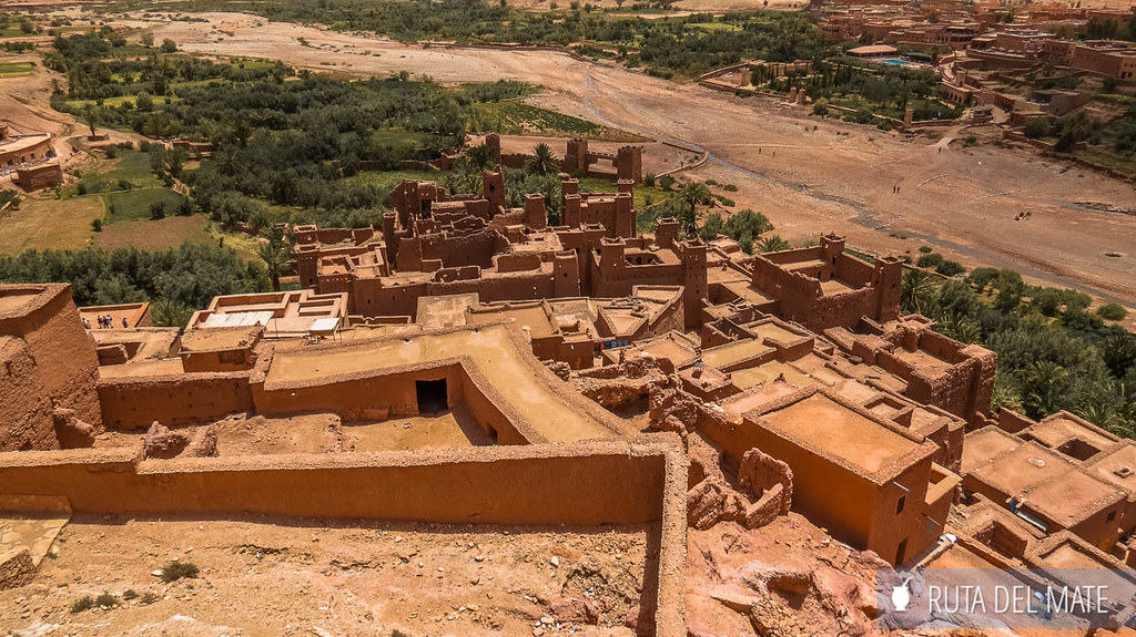 las vistas desde lo alto de Ait Ben Haddou hacia el cauce del río Ounila