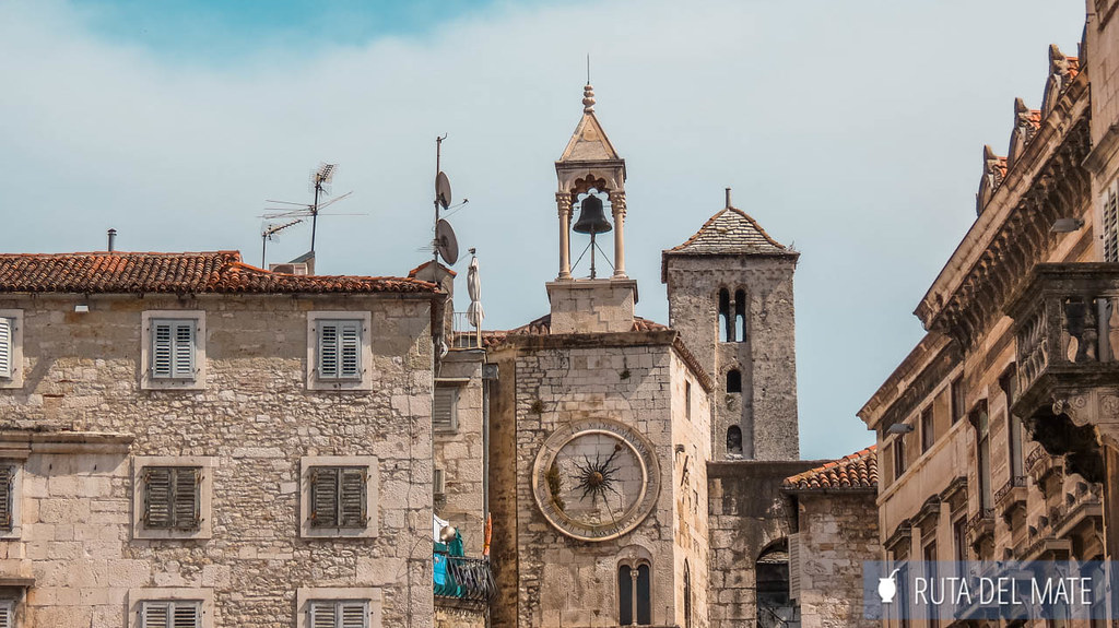 La Torre del Reloj y las casas de piedra, un entorno excelente donde alojarse en Split