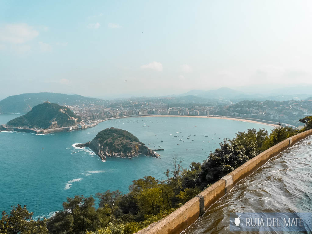 San Sebastián desde el Monte Igueldo, junto al río Misterioso