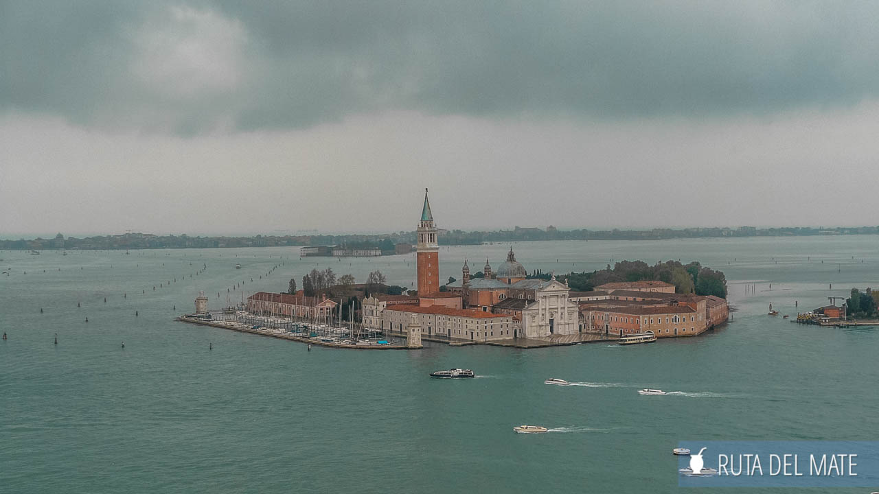 Cómo llegar a Venecia y cómo moverse - Isla de la laguna de Venecia desde la torre de San Marcos