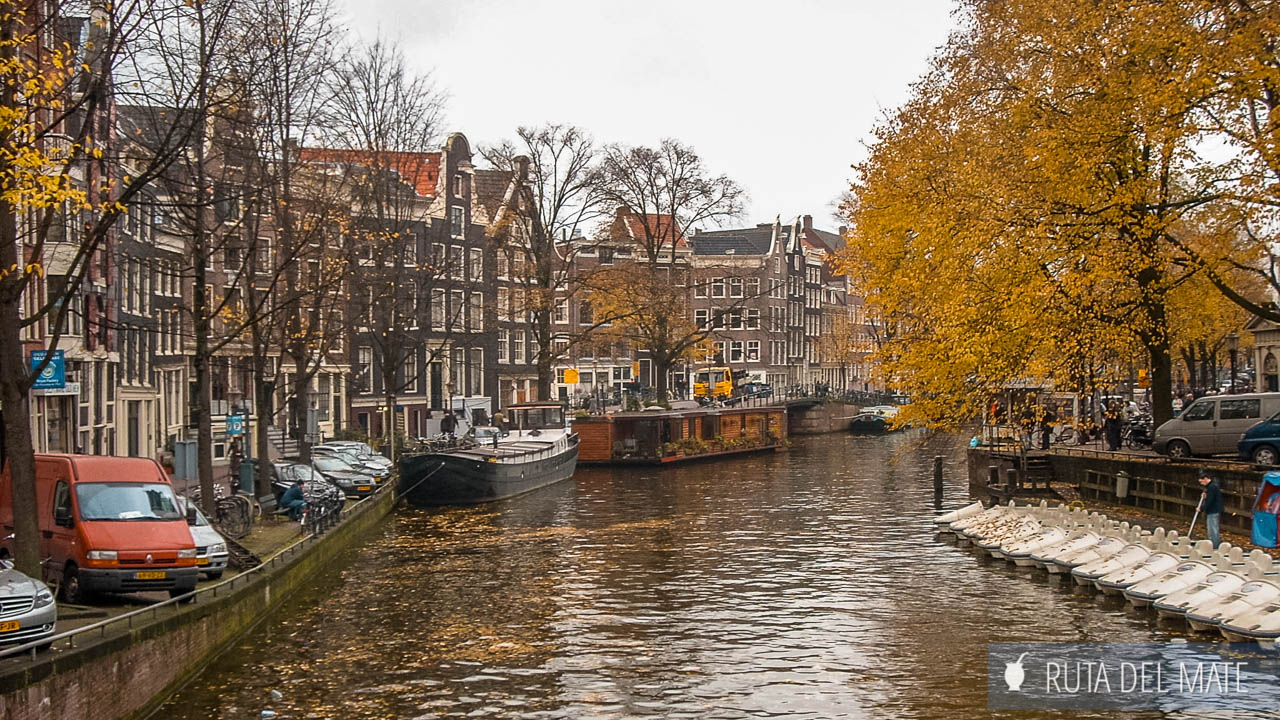 Canales de Amsterdam con sus casas típicas