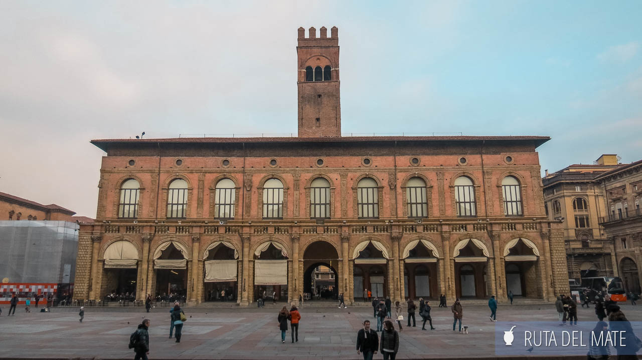 Palacio Comunale de Bolonia con su Torre dell’Arengo